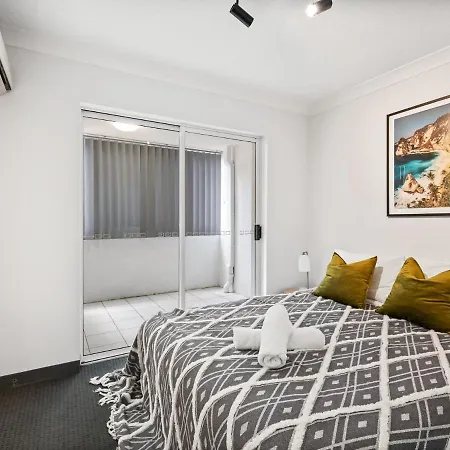 Spacious 2 Bed 2 Bath At South Apartment Brisbane