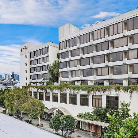 Hotel Luxurious 2br Abode In Superb Location! 3*