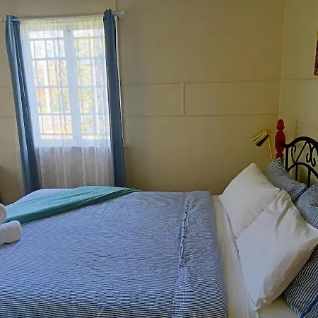 Quiet Private Cozy 3bdrm Free Parking Holiday home