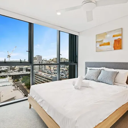 Heart Of The Valley Chic High Level 2br Apartment Brisbane
