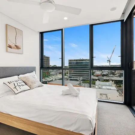 Heart Of The Valley Chic High Level 2br Apartment Brisbane