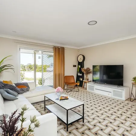 Spacious Newly Redecorated 5bd Family *