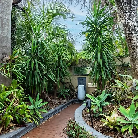 Holiday home Bali Vibes Serene Tropical Oasis 4bd Brisbane