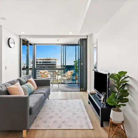 Heart Of The Valley Chic High Level 2br * Brisbane