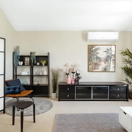 Spacious Newly Redecorated 5bd Family *