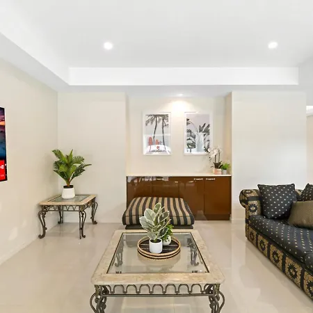 Luxury Hilltop Brand-new 5bd Holiday home