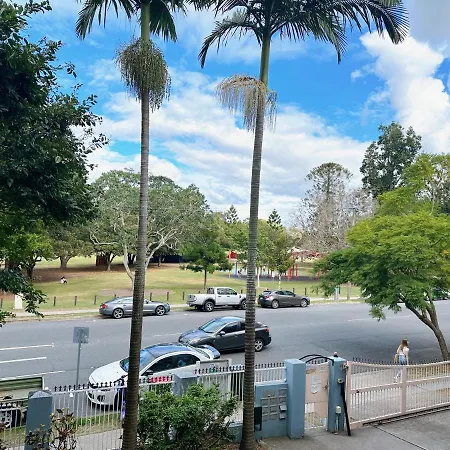 Spacious Newly Furnished 2bed In South Apartment
