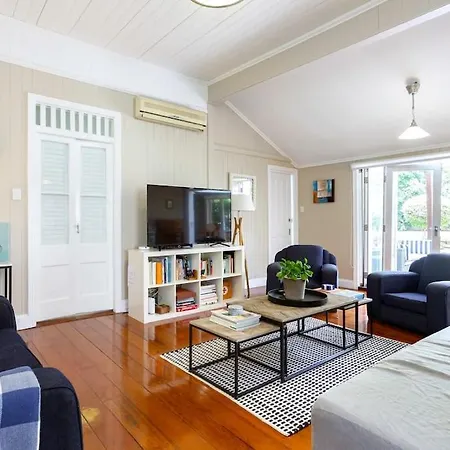 Garden 1brm Private & Spacious Apartment *