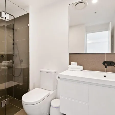 Heart Of The Valley Chic High Level 2br Apartment
