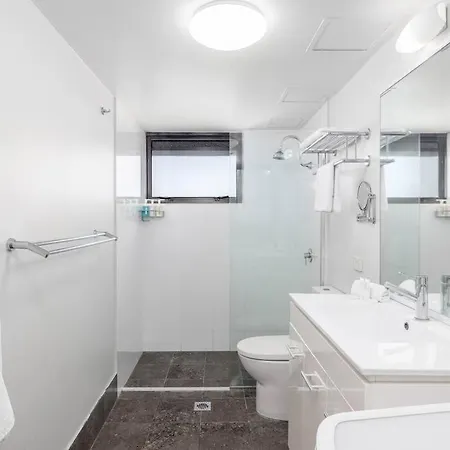 Apartment 1br Cbd Apt The Location Pool Gym Sauna *