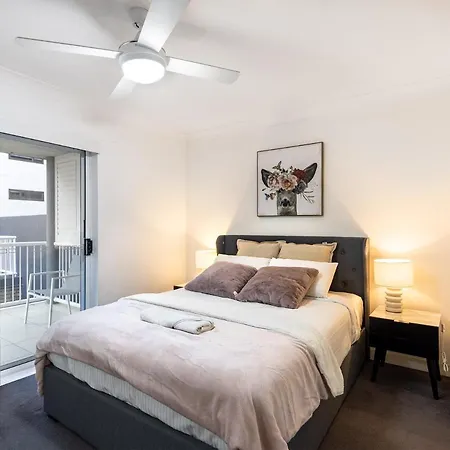Spacious Newly Furnished 2bed In South * Brisbane