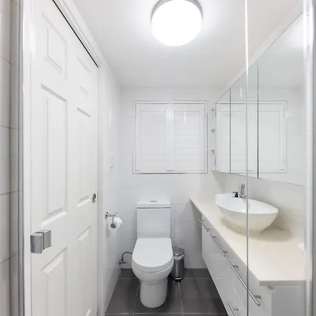 Apartment Spacious Newly Furnished 2bed In South