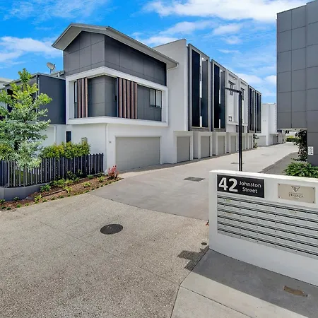 J24b - Bulimba From Apartment *