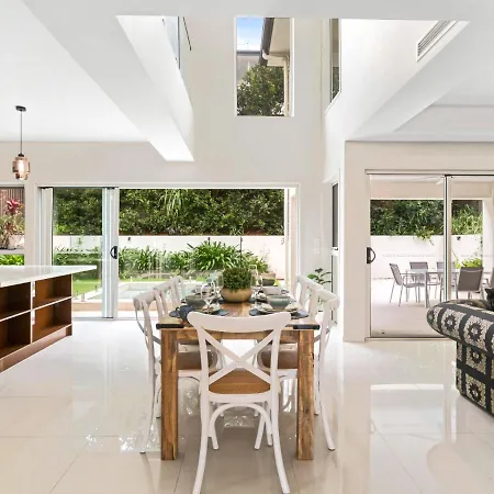 Luxury Hilltop Brand-new 5bd Holiday home *