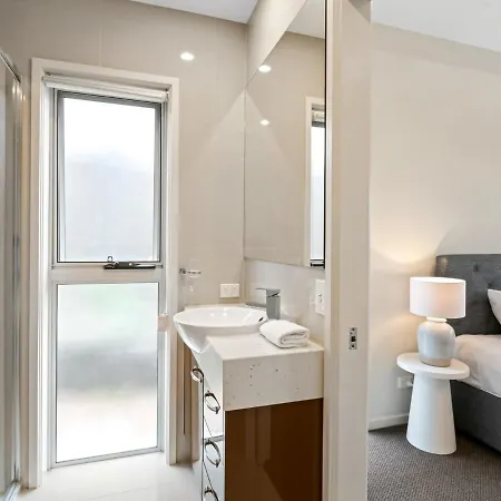 Luxury Hilltop Brand-new 5bd Holiday home