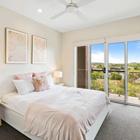 Luxury Hilltop Brand-new 5bd * Brisbane