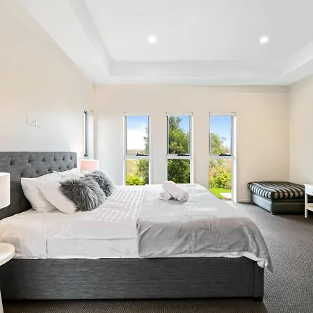 Luxury Hilltop Brand-new 5bd *