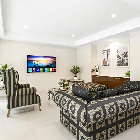 Luxury Hilltop Brand-new 5bd Holiday home *