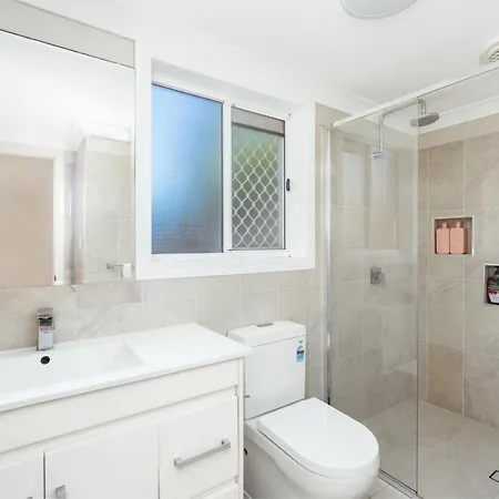 Spacious Newly Redecorated 5bd Family Holiday home Brisbane
