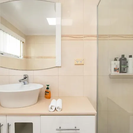 Hobbit House Inspired 4br Cozy Fairytale Holiday home Brisbane