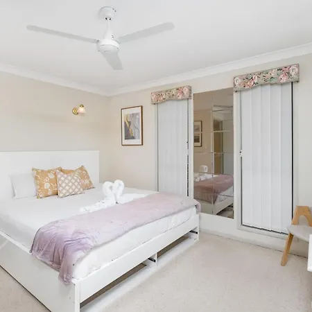 Hobbit House Inspired 4br Cozy Fairytale Holiday home Brisbane