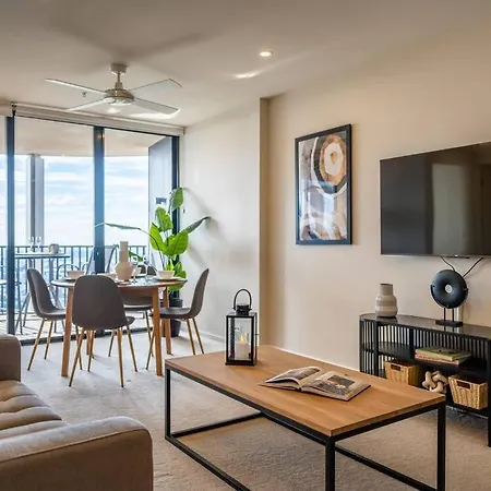 Luxurious 2br With Infinity Pool Brisbane