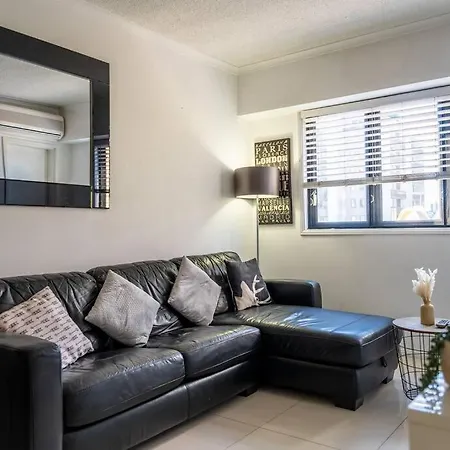 Apartment Charm: Brunswick 1-br Apt.