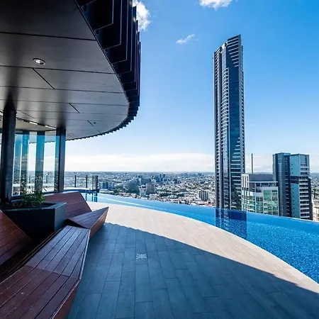Luxurious 2br With Infinity Pool