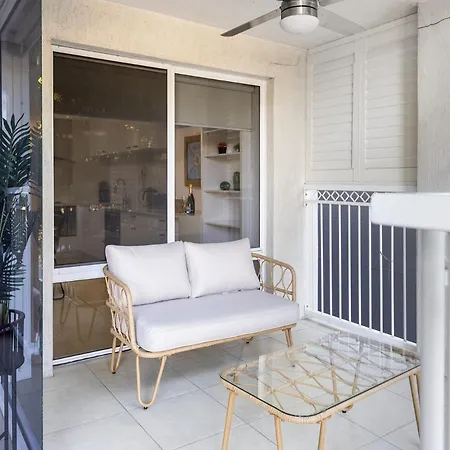 Spacious Newly Furnished 2bed In South