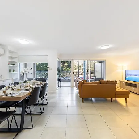 Spacious Newly Furnished 2bed In South Apartment