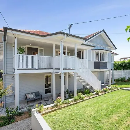 Evandale, 1920's Historic ,stunning And Modern With Amazing Views Holiday home Brisbane