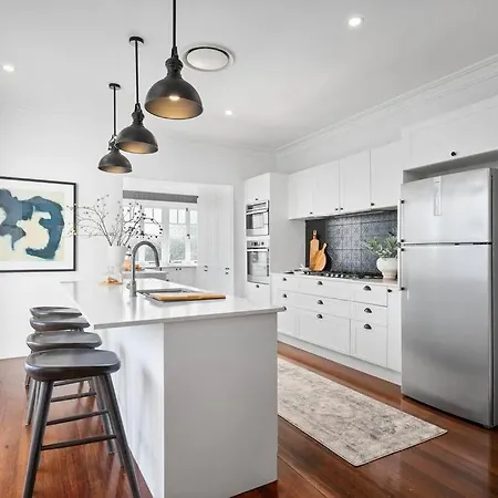 Holiday home Evandale, 1920's Historic ,stunning And Modern With Amazing Views Brisbane