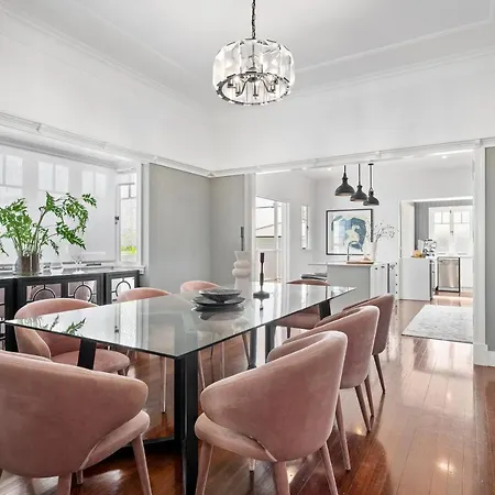 Evandale, 1920's Historic ,stunning And Modern With Amazing Views Holiday home Brisbane