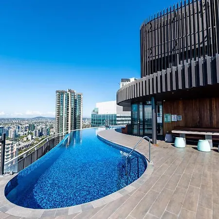 Luxurious 2br With Infinity Pool Apartment *