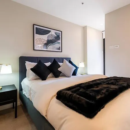Luxurious 2br With Infinity Pool Apartment