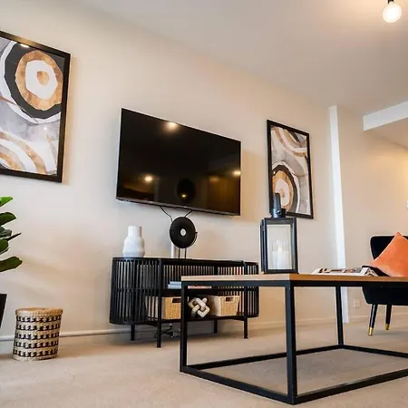 Apartment Luxurious 2br With Infinity Pool