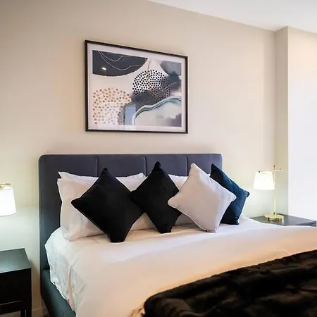 Luxurious 2br With Infinity Pool Apartment *