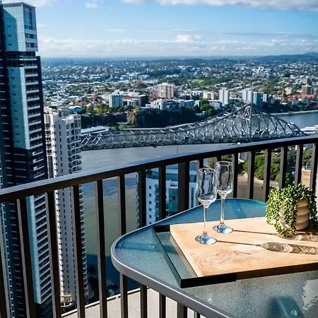 Luxurious 2br With Infinity Pool Apartment Brisbane