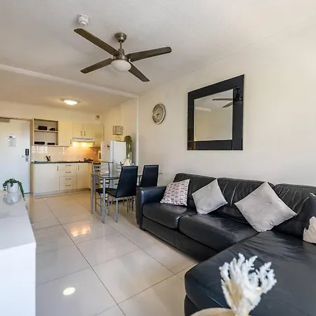 Charm: Brunswick 1-br Apt.