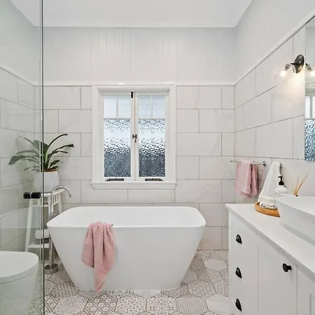 Evandale, 1920's Historic ,stunning And Modern With Amazing Views Holiday home *