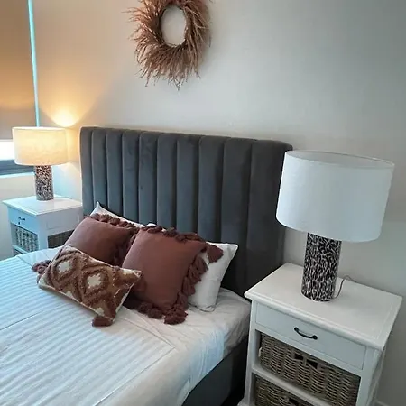 Apartment Cozy 3br Walking Distance To Goma *