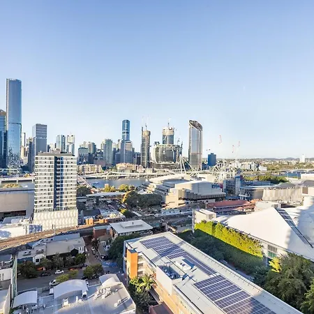 Explore Bne From Our Cute 1-bed In South Brisbane
