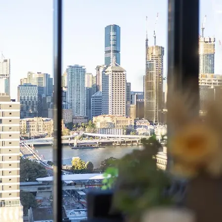 Explore Bne From Our Cute 1-bed In South