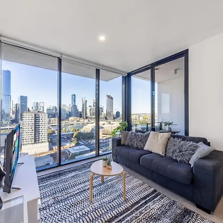 Explore Bne From Our Cute 1-bed In South *