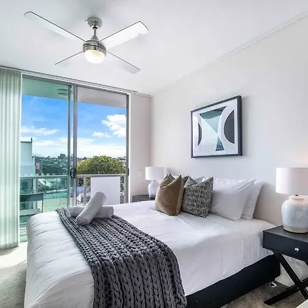 Apartment Stadium Vue, 3bd,riverview Pool, 300m To S/stadium *