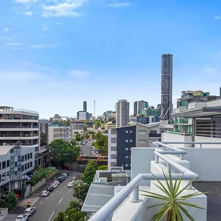 Stadium Vue, 3bd,riverview Pool, 300m To S/stadium Apartment Brisbane