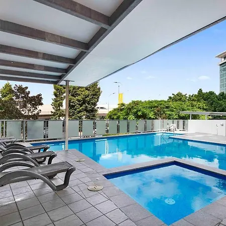 Stadium Vue, 3bd,riverview Pool, 300m To S/stadium