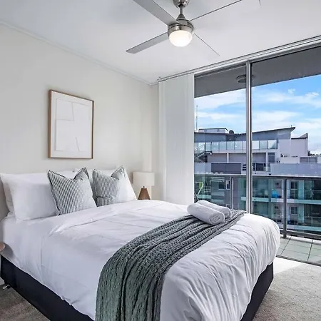 Apartment Stadium Vue, 3bd,riverview Pool, 300m To S/stadium *