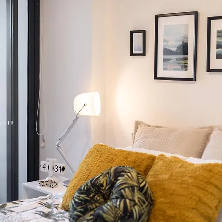 Explore Bne From Our Cute 1-bed In South *