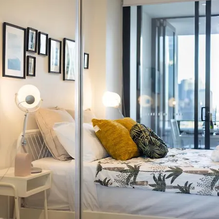 Explore Bne From Our Cute 1-bed In South Apartment *